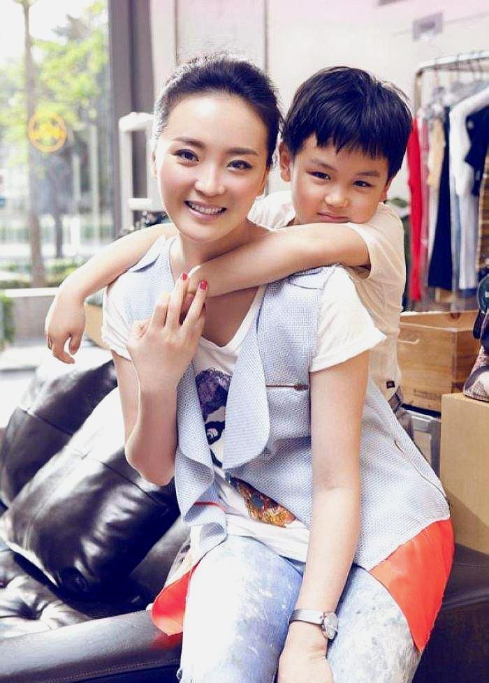 王艳儿子 王艳儿子球球近况 王艳儿子 王艳儿子球球近况
