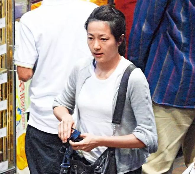 谭咏麟两个妻子 谭咏麟两个妻子回应 