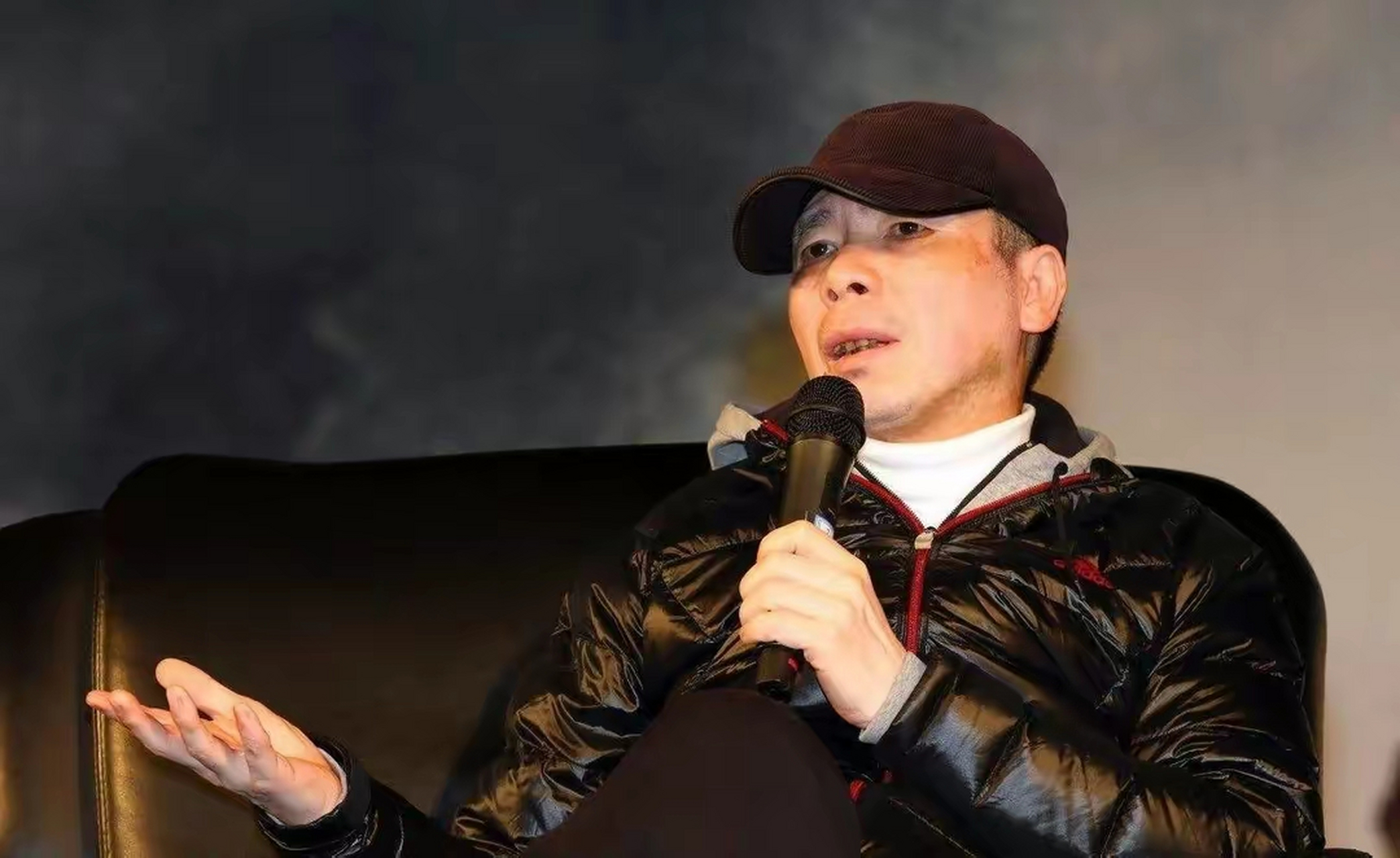 冯小刚白癜风 冯小刚白点癫风治好了是真的吗 冯小刚白癜风 冯小刚白点癫风治好了是真的吗