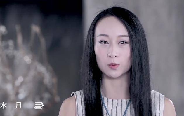 杨丽萍门徒水月与爱人出游 杨丽萍接棒人水月在哪里立室 杨丽萍门徒水月与爱人出游 杨丽萍接棒人水月在哪里立室