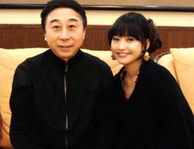 冯巩妻子艾慧 冯巩妻子艾慧的简介 冯巩妻子艾慧 冯巩妻子艾慧的简介