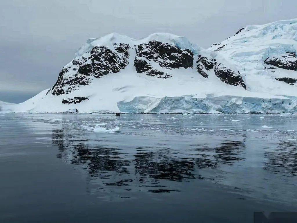 南极北极同时呈现极度高温 与北极地域相比,南极极度气温更低的原因 