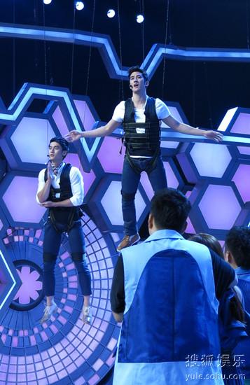 为什么男明星裆部总是平的 为什么男明星裆部总是平的还是宽的