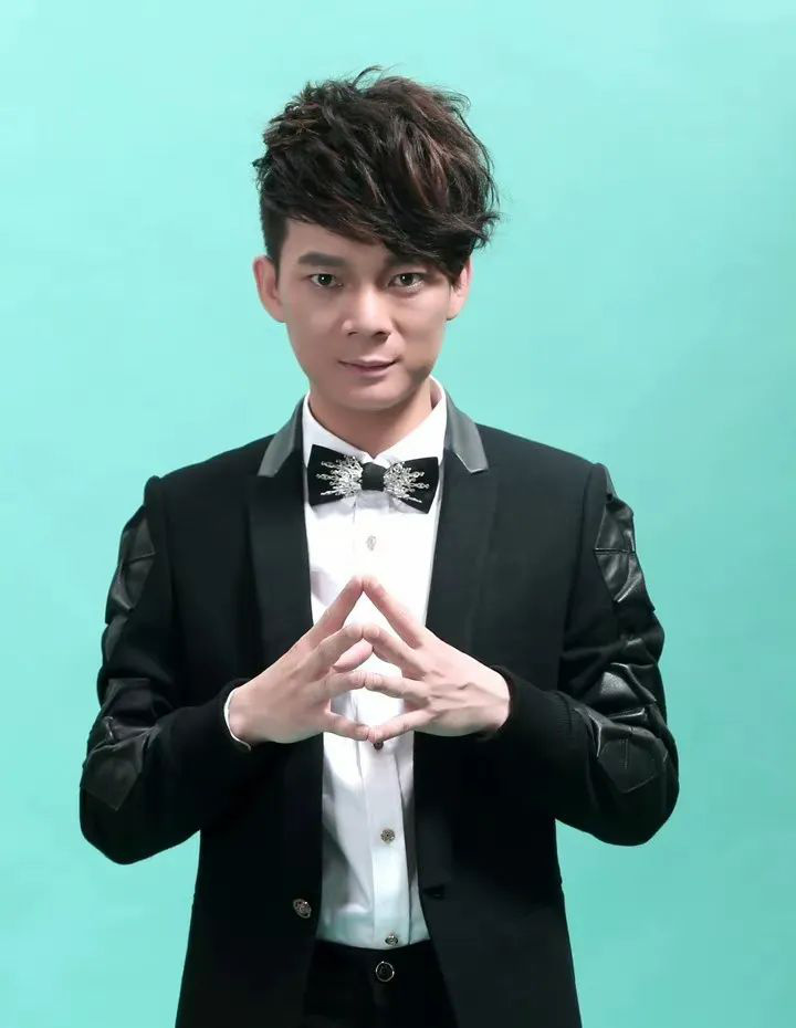 六哲的歌 六哲的歌曲大全100首被伤过的心还能爱谁 六哲的歌 六哲的歌曲大全100首被伤过的心还能爱谁