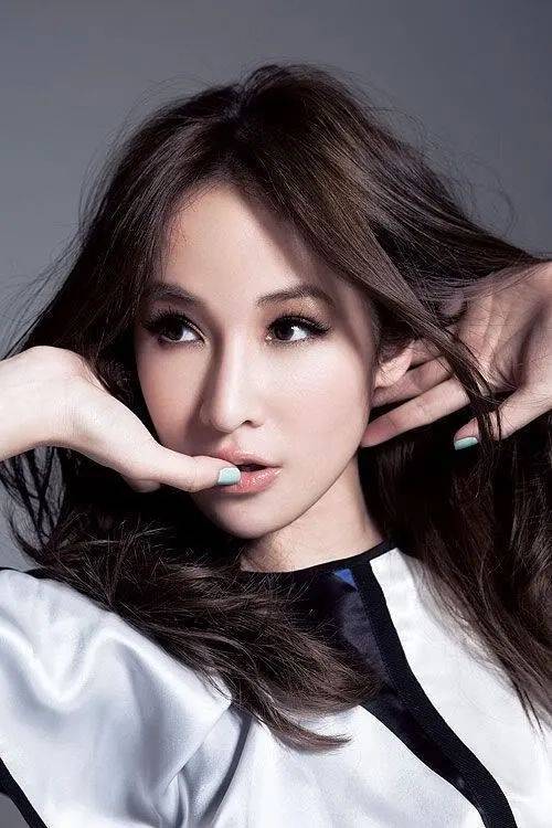 萧亚轩整容前后 萧亚轩整容前后照片