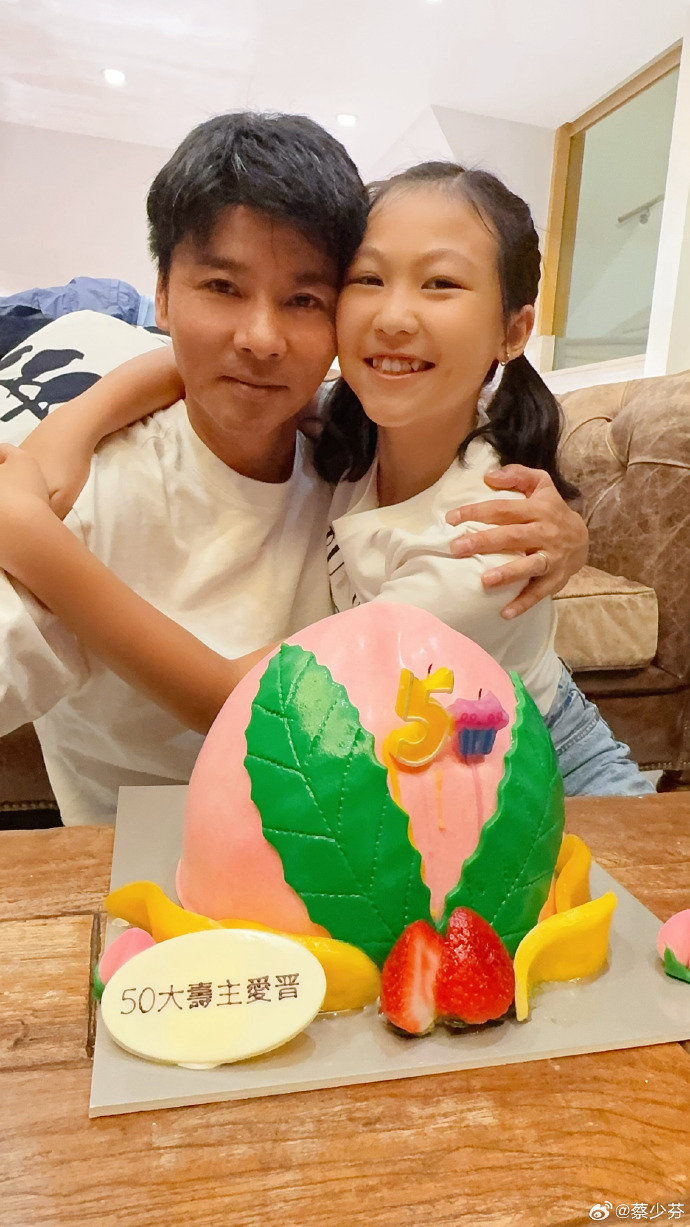 蔡少芬怀三胎 蔡少芬怀三胎孕肚 