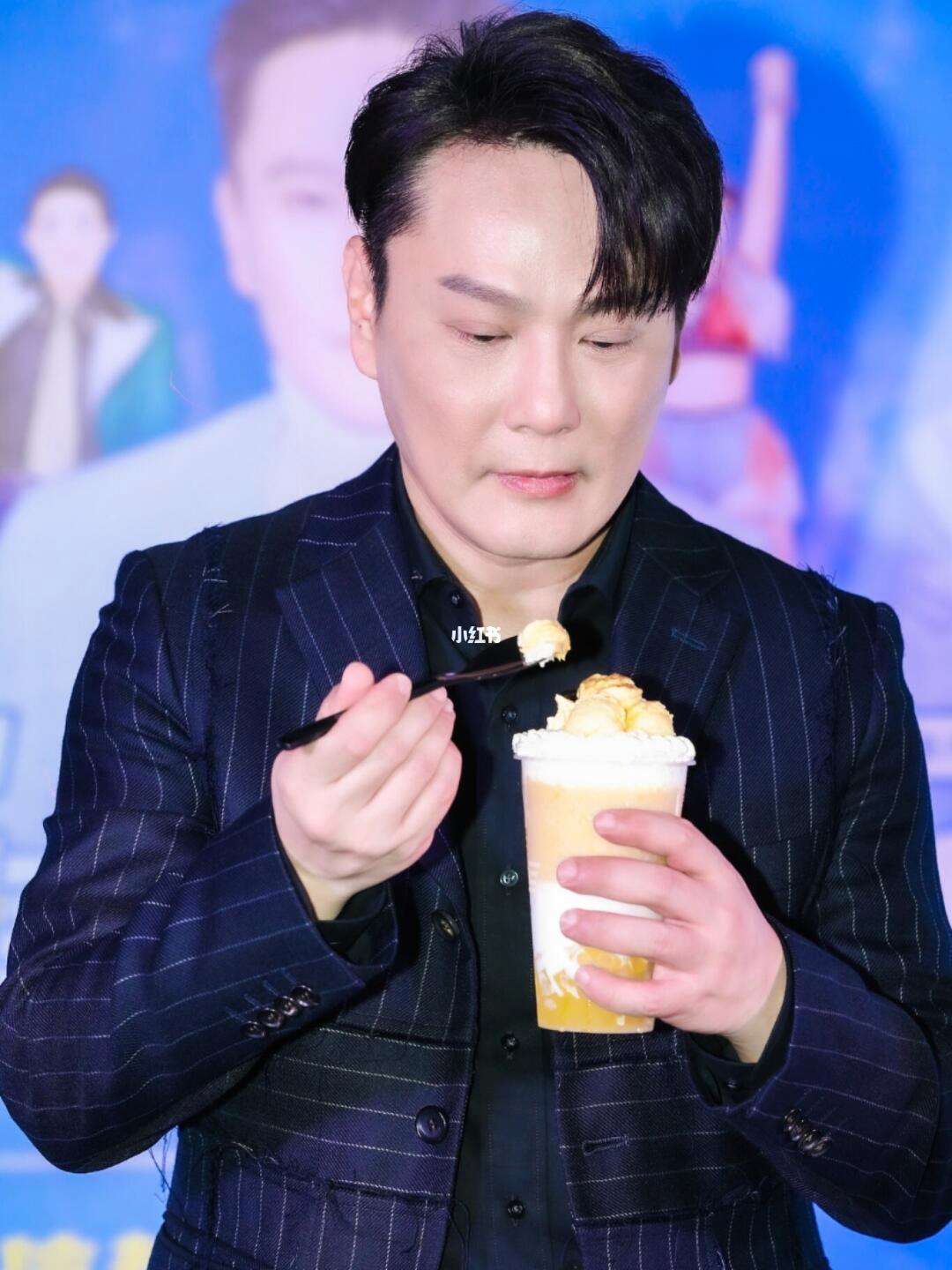 歌手张信哲点赞救火员张信哲的复杂引见 歌手张信哲点赞救火员张信哲的复杂引见