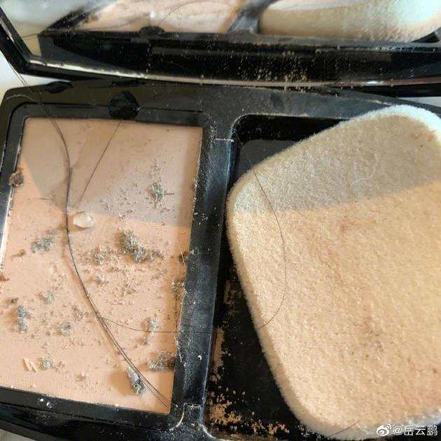 岳云鹏打翻媳妇化妆品 岳云鹏和媳妇吵架打草稿什么节目