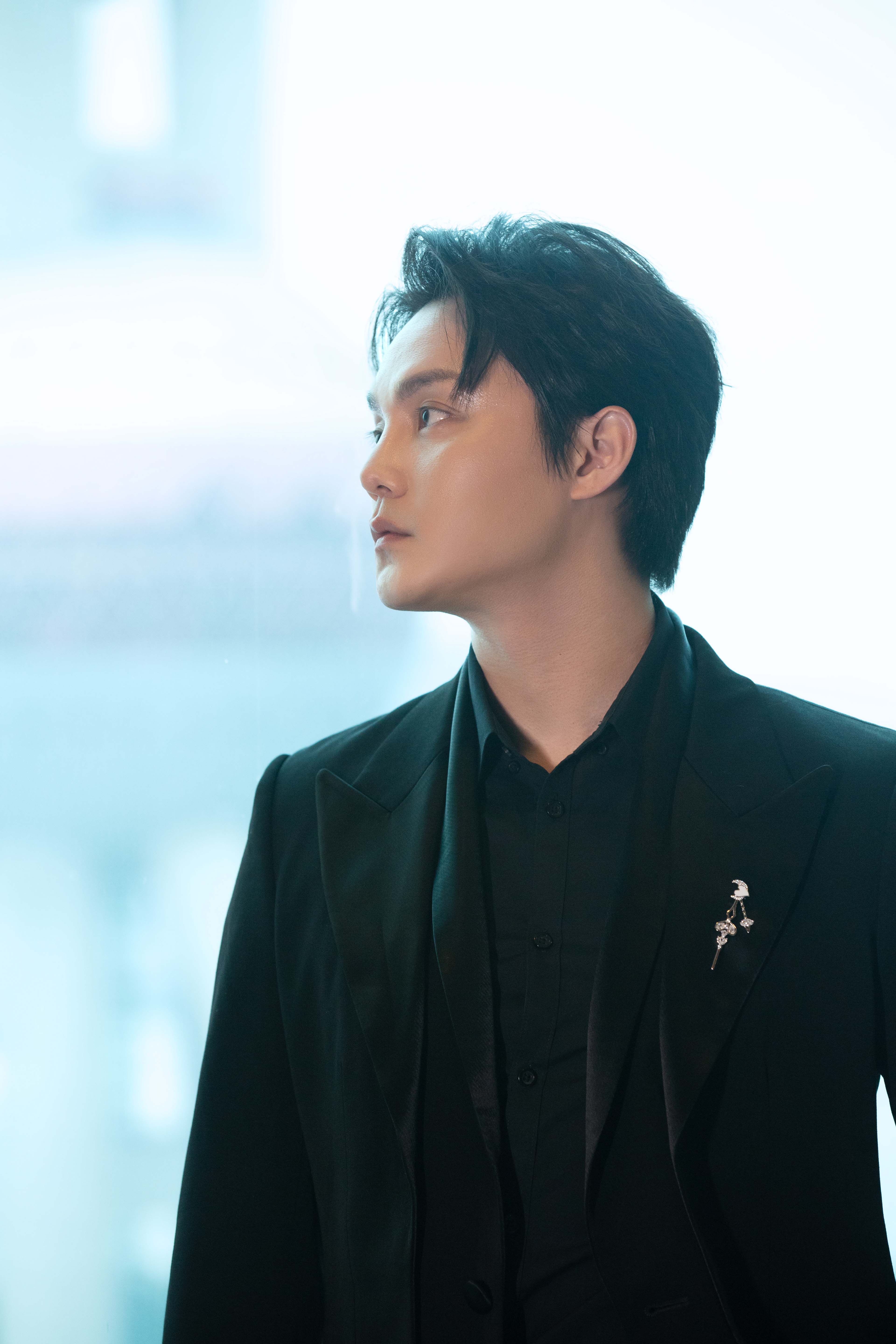 包含尹正晒家乡今昔对比照的词条