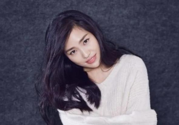 张艺谋妻子肖华 张艺谋原配妻子肖华近况照片 张艺谋妻子肖华 张艺谋原配妻子肖华近况照片
