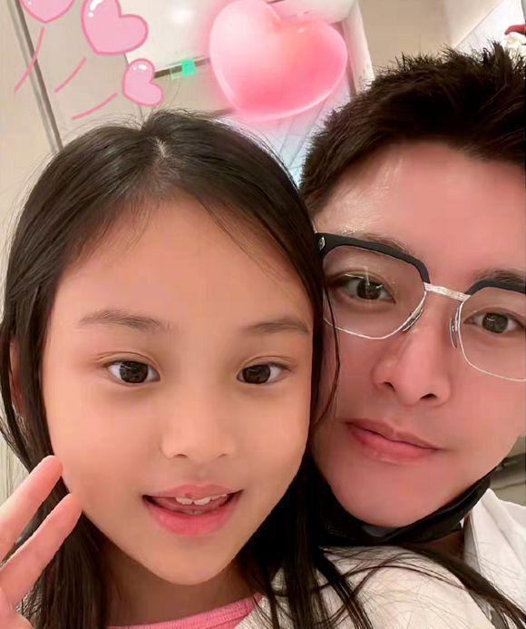 李小璐女儿 李小璐女儿晒压岁钱