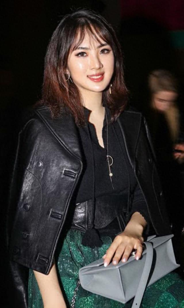 孟晚舟走出舱门的照片这样降生 孟晚舟走出舱门的照片是怎么拍的 孟晚舟走出舱门的照片这样降生 孟晚舟走出舱门的照片是怎么拍的