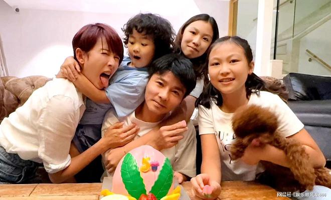 张晋蔡少芬接种疫苗 张晋蔡少芬差多少