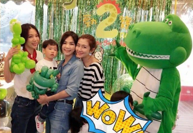 Ella晒一家三口 王彦霖艾佳妮宣布结婚 