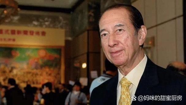 何超雄为什么变成这样 何超雄为什么长得像男人