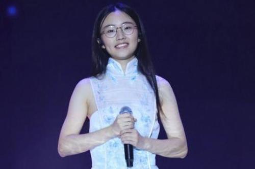 郭沁为什么坐在椅子上 郭沁为什么坐在椅子上郭沁个人资料简介