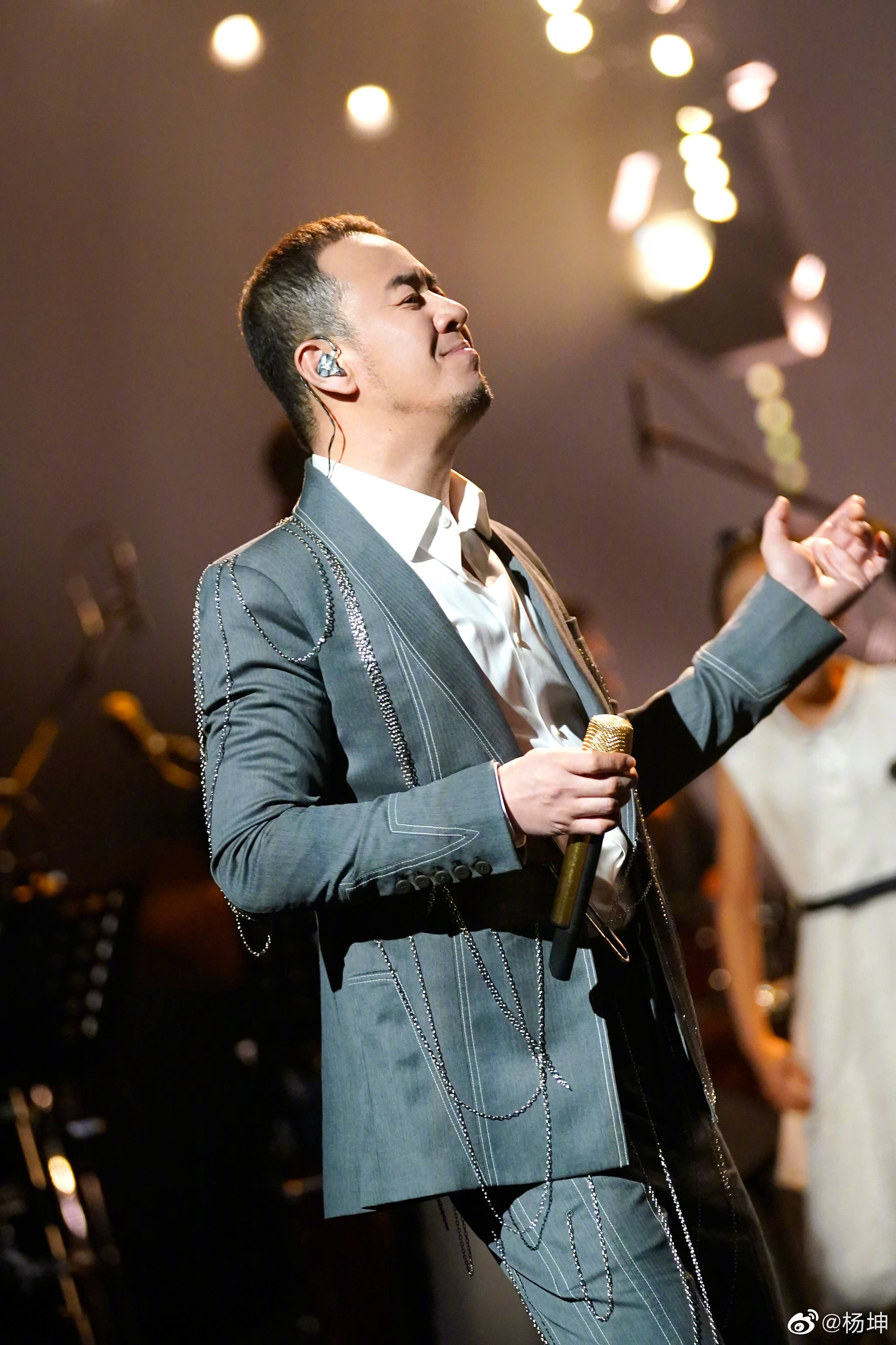 杨坤32场演唱会 杨坤32场演唱会青岛没人
