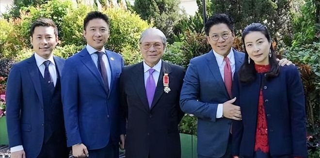 霍震霆有几个妻子 霍震霆现任妻子是谁 