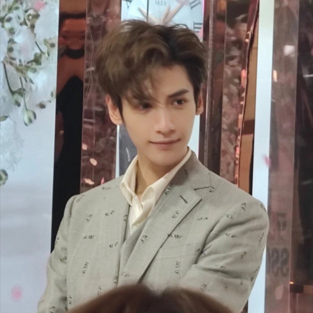 罗云熙结婚照 罗云熙结婚照高清图片