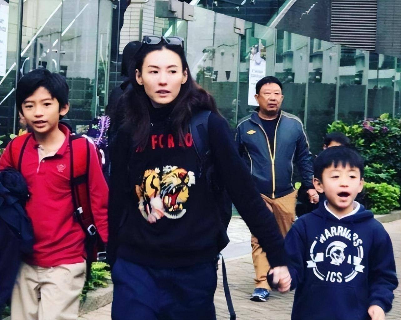 谢振轩和谢振南 17岁的谢振南 谢振轩和谢振南 17岁的谢振南