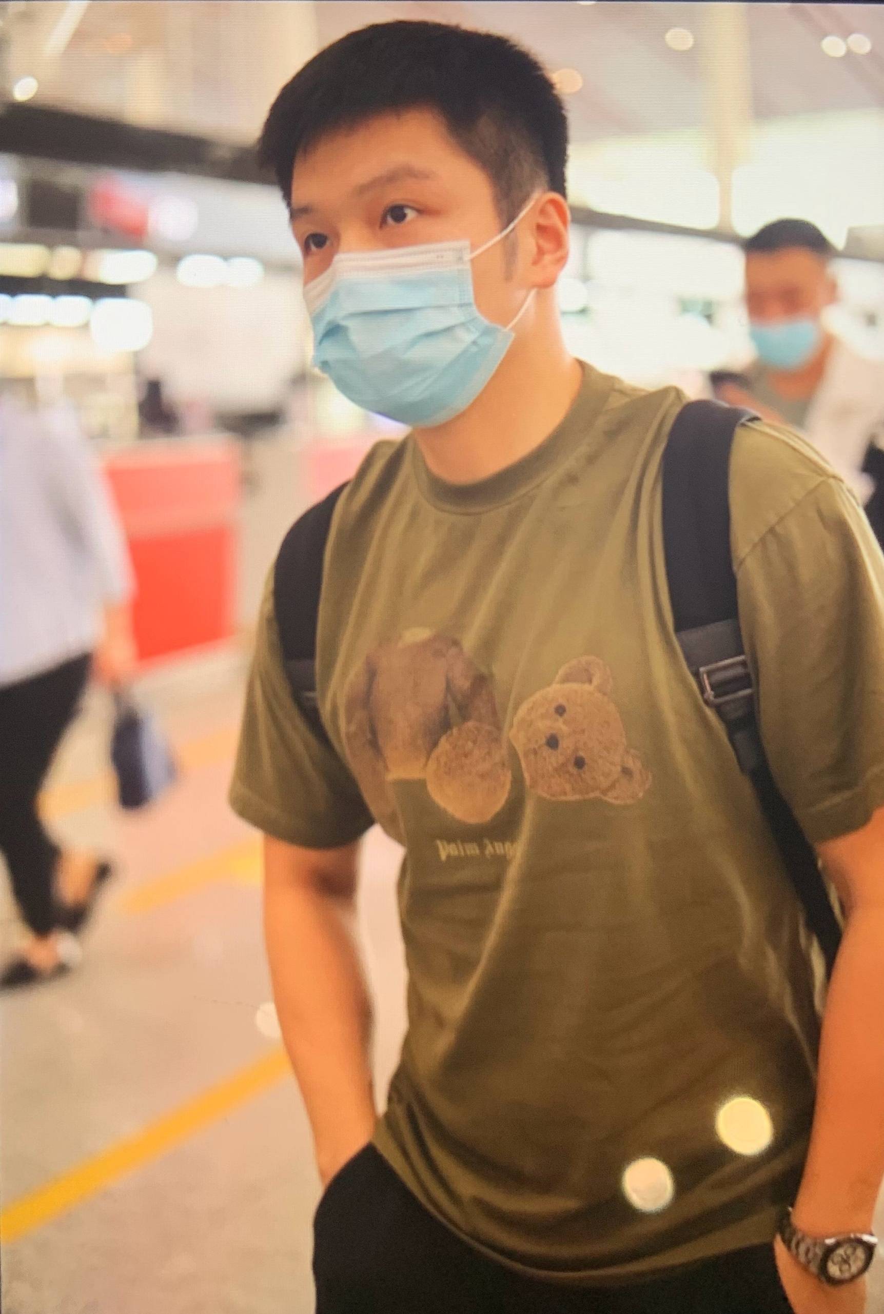 周韦彤被疯狂男子围堵求抱 周韦彤的梗 