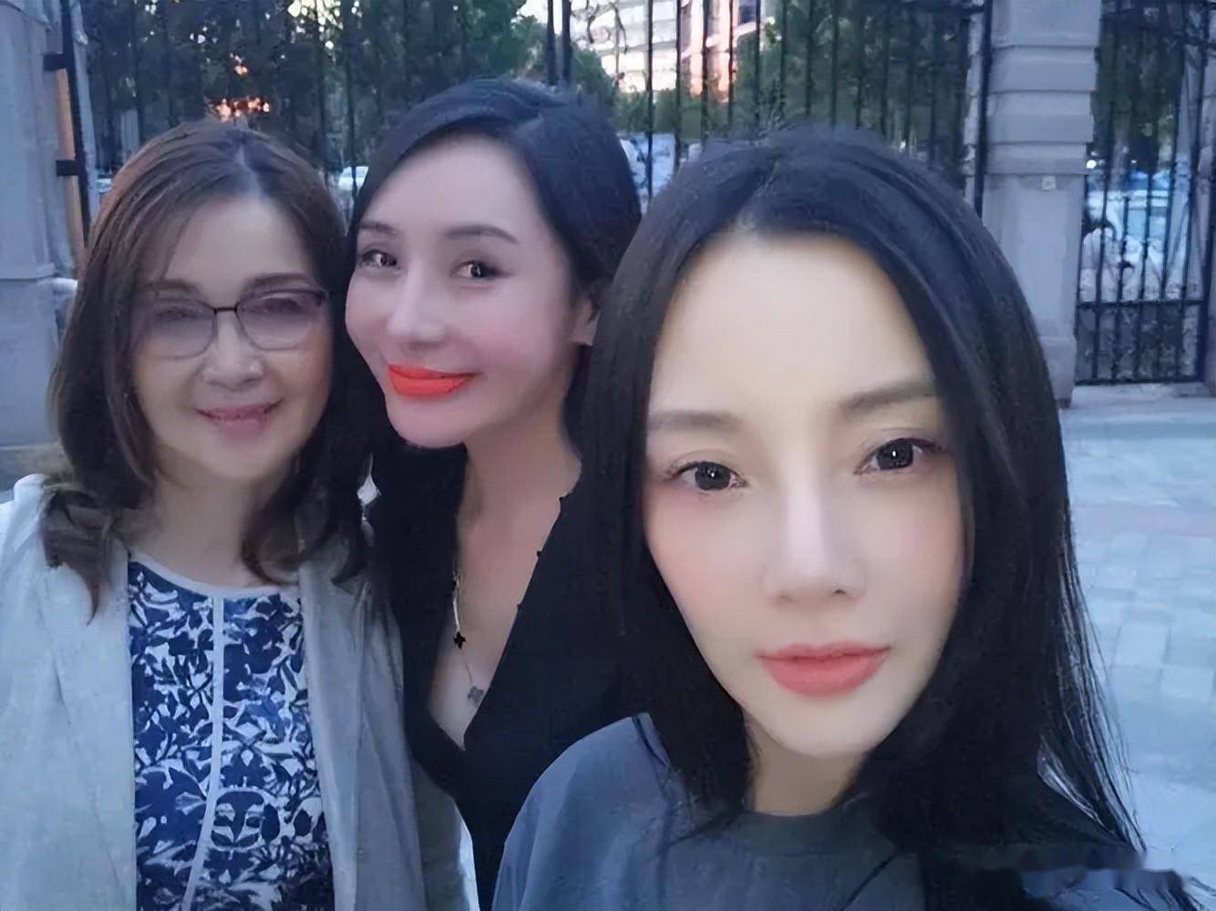 贾乃亮的怙恃 贾乃亮的怙恃对李小璐的评价 贾乃亮的怙恃 贾乃亮的怙恃对李小璐的评价