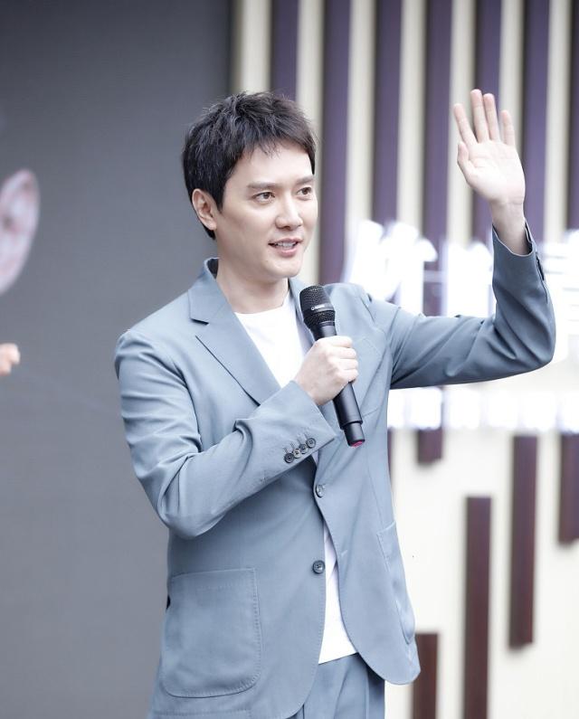 冯绍锋 冯绍峰的怙恃是干什么的 冯绍锋 冯绍峰的怙恃是干什么的