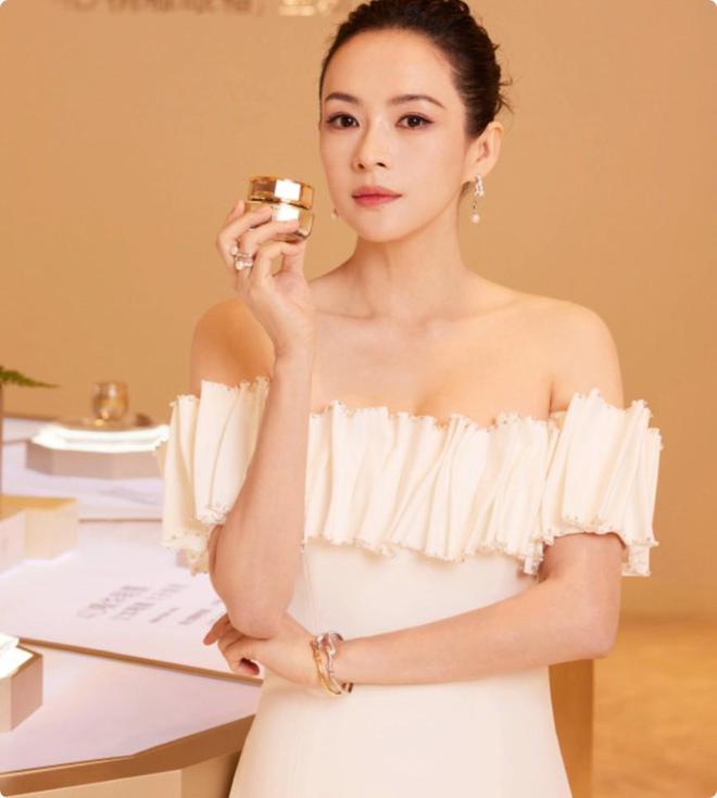 章子怡胸小 章子怡是平胸 