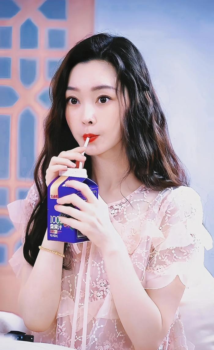 路人镜头下的宋轶的简单介绍