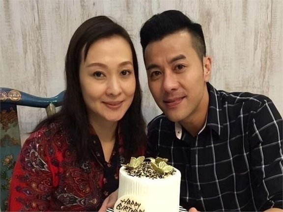 梁华文的妻子 梁华文妻子几岁 梁华文的妻子 梁华文妻子几岁