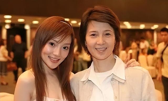 李小璐的伴娘 李小璐伴娘造型