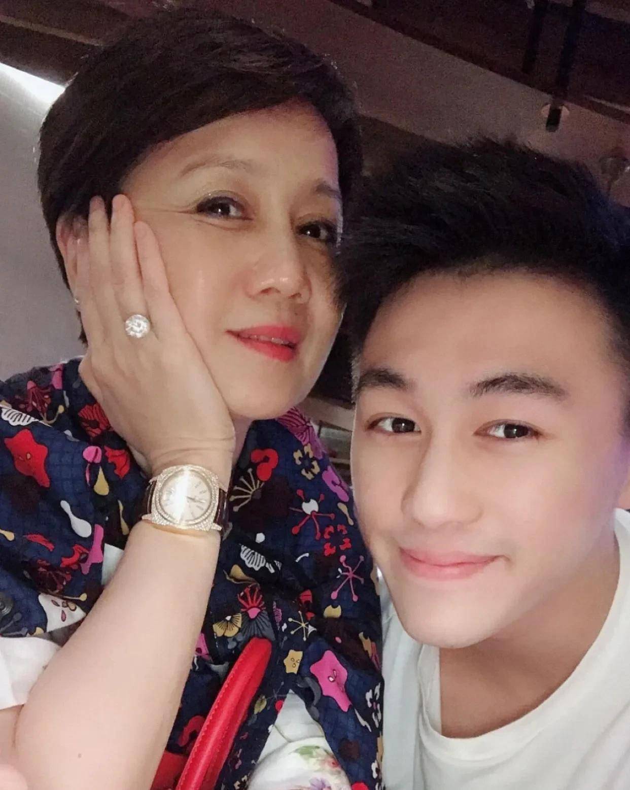 赌王四太小儿子续命 赌王四太用儿子为赌王续命 赌王四太小儿子续命 赌王四太用儿子为赌王续命