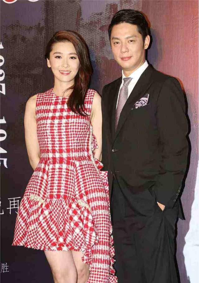 郑嘉颖周丽淇 郑嘉颖周丽淇宣传最斑斓的第七天十指紧扣 郑嘉颖周丽淇 郑嘉颖周丽淇宣传最斑斓的第七天十指紧扣