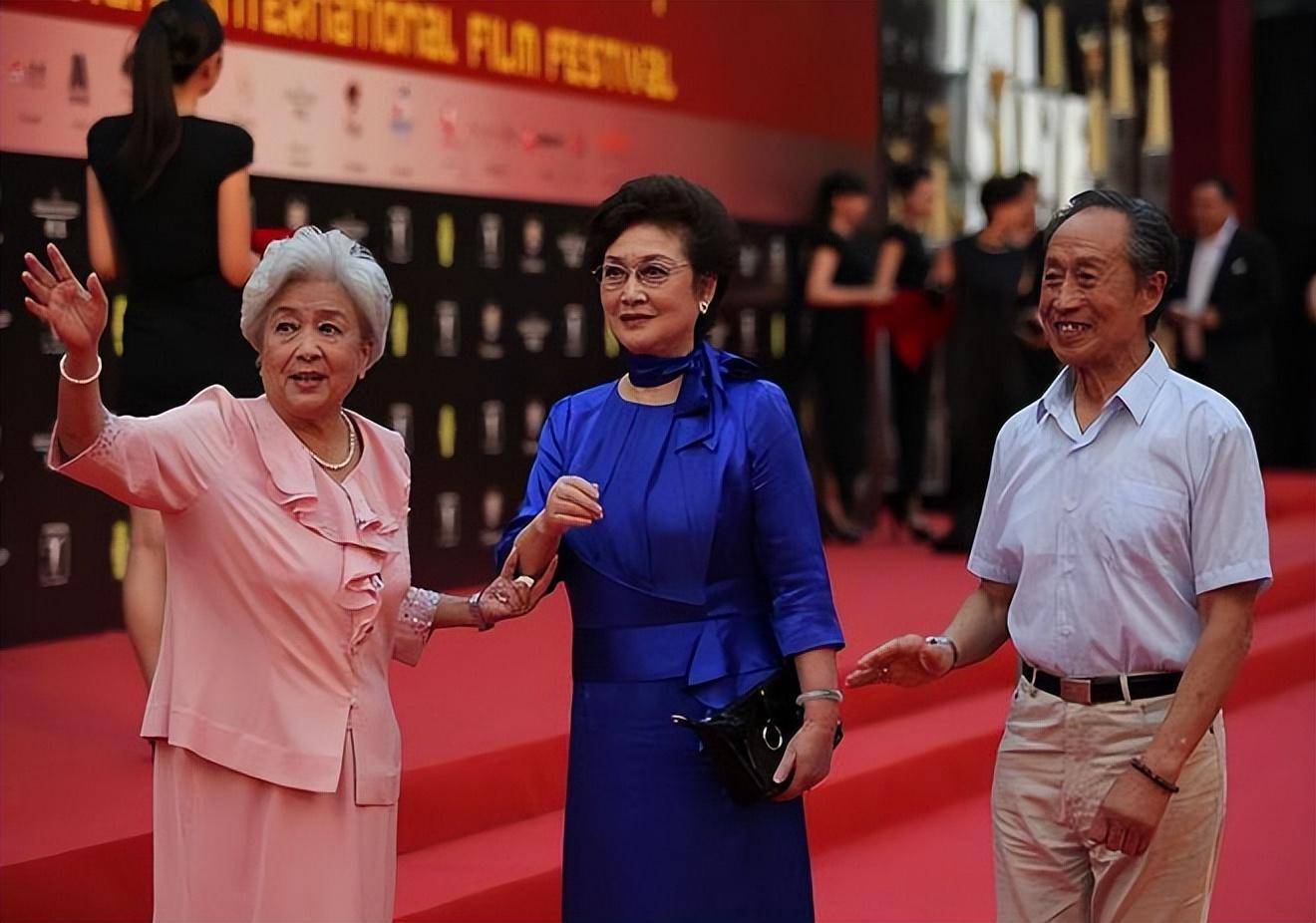 谢园妻子 谢园妻子团体简介 谢园妻子 谢园妻子团体简介