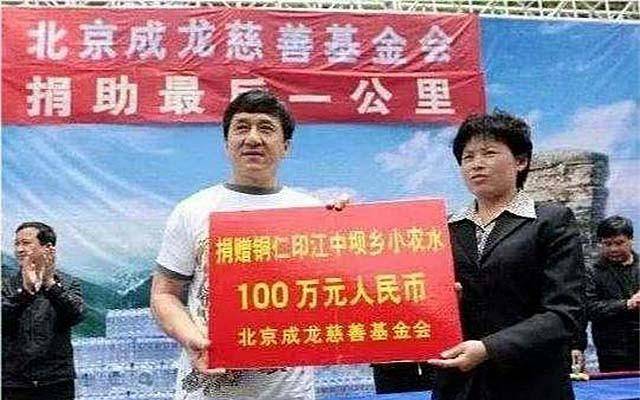 成龙自认掉职父亲 成龙父亲为什么更名 成龙自认掉职父亲 成龙父亲为什么更名