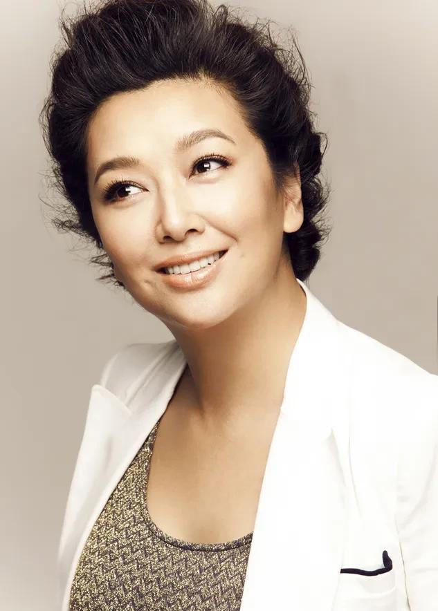 靳东现实中的老婆 靳东现实中的老婆叫什么