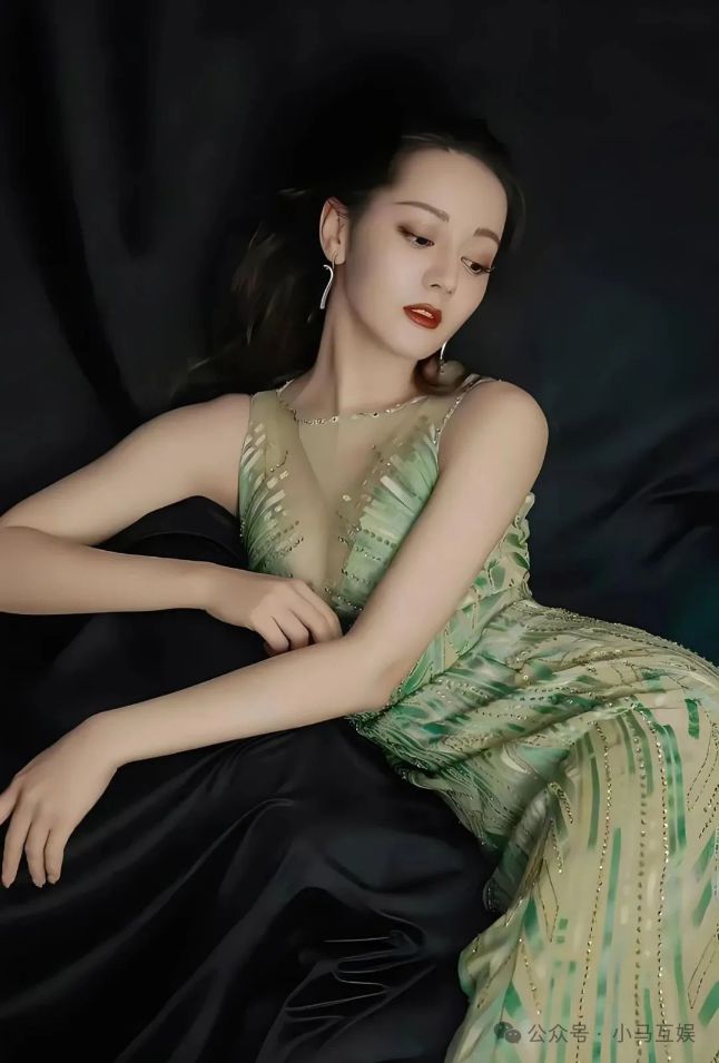 迪丽热巴手臂线条 迪丽热巴臂围