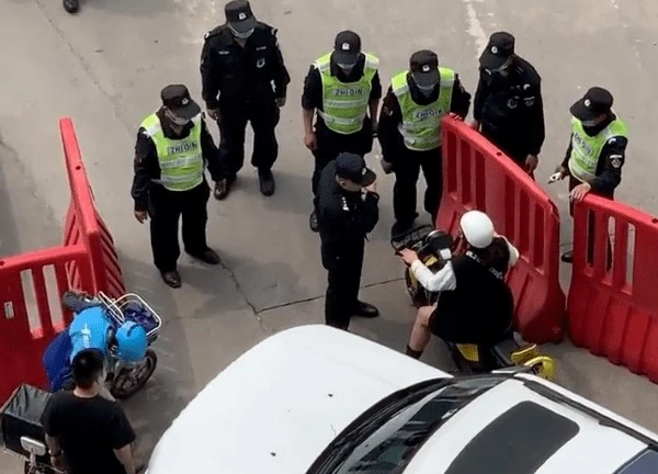 辛巴封路 辛巴,封路