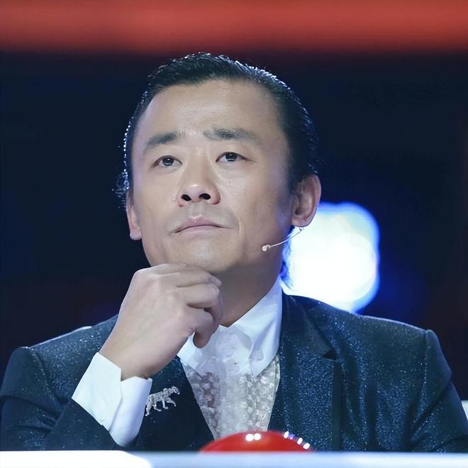 周立波为什么坐牢 周立波为何拄拐