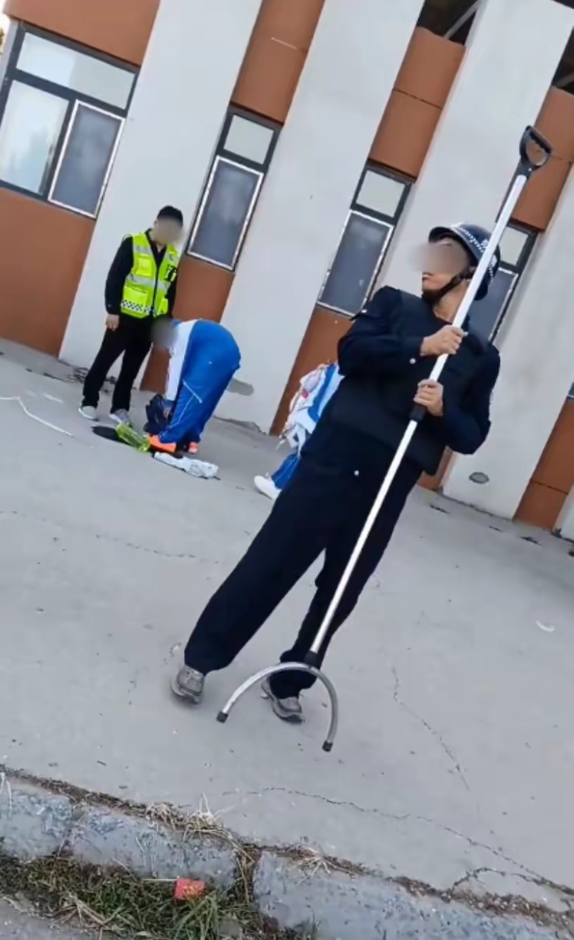 严查学生露脚踝 怎么对待制止学生露脚踝 