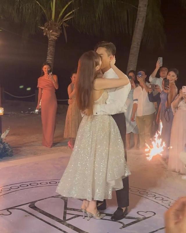 唐诗咏老公 唐诗咏结婚没
