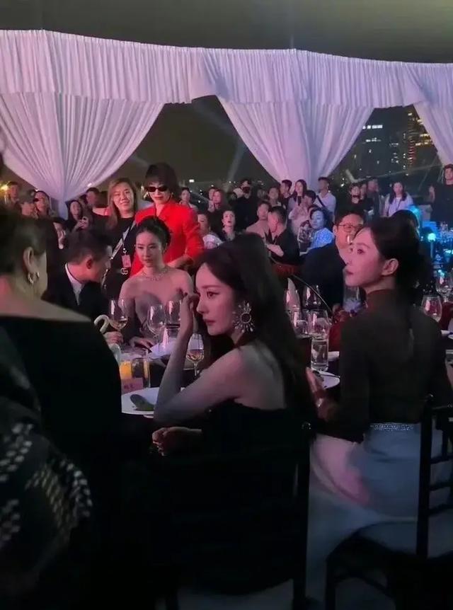 刘亦菲杨幂同框旧照 刘亦菲杨幂干系怎么样 刘亦菲杨幂同框旧照 刘亦菲杨幂干系怎么样