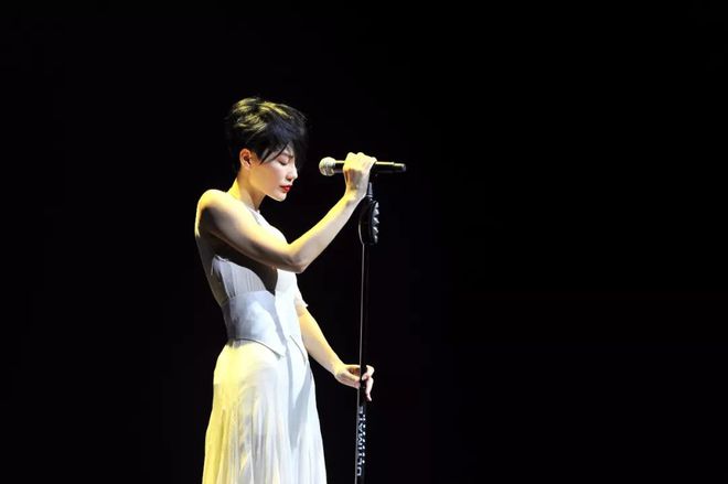 王菲信佛 王菲信释教的原因 王菲信佛 王菲信释教的原因