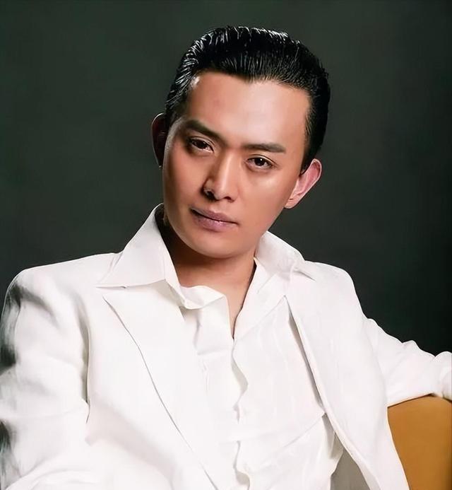 书剑恩仇录黄海冰 书剑恩仇录黄海冰版剧情介绍