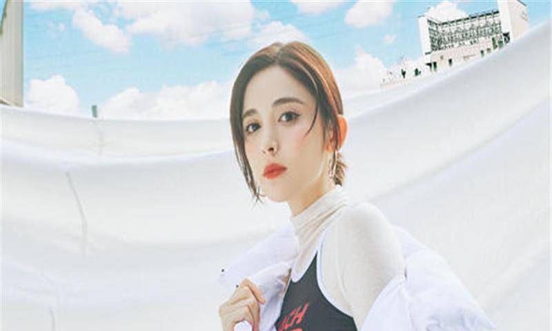 包含娜扎深夜发文秒删的词条