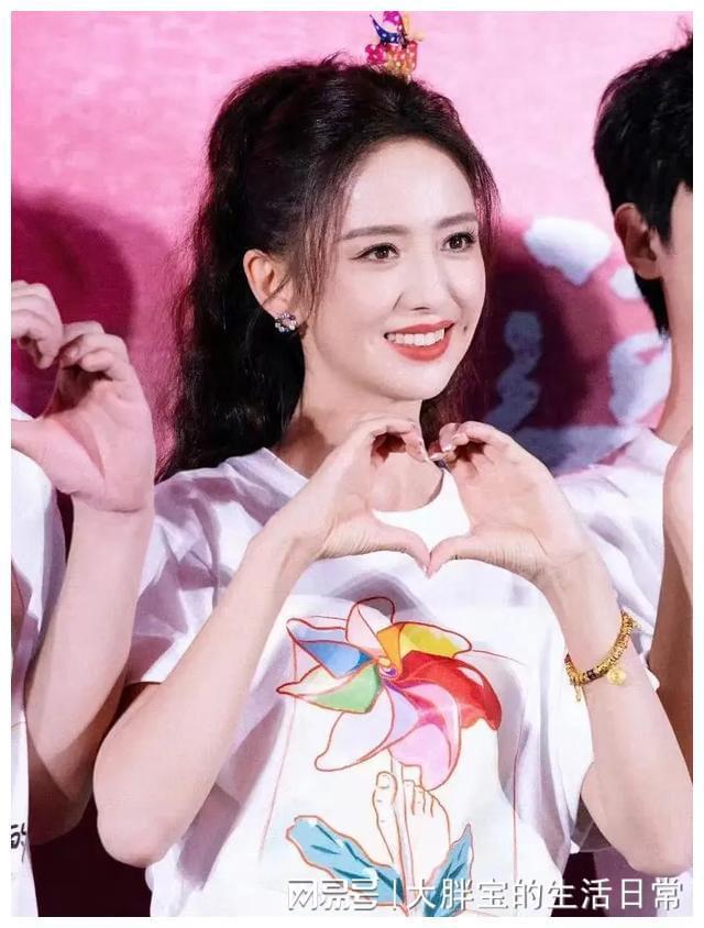 包含佟丽娅央视台长的词条