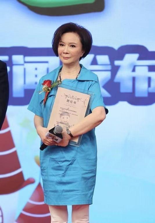蔡明得了什么病了? 蔡明得了什么病了啊