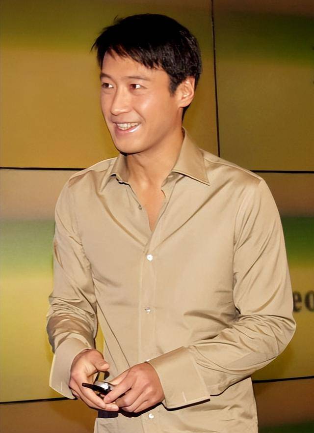 乐基儿黎明 乐基儿黎明窗边照片