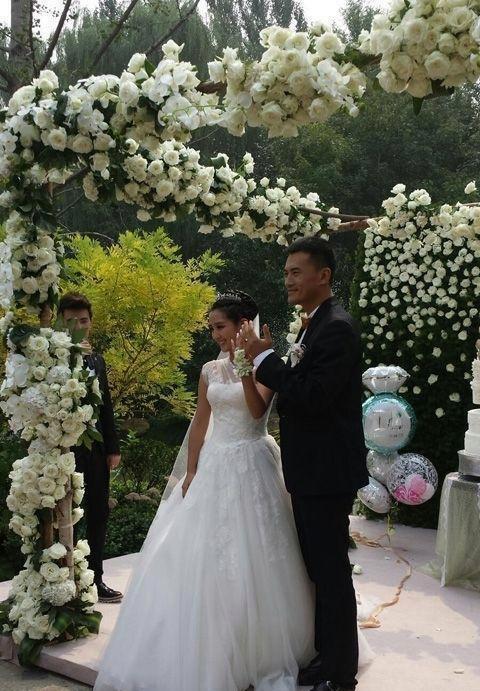 何洁释小龙结婚了吗 何洁和释小龙拍的电影