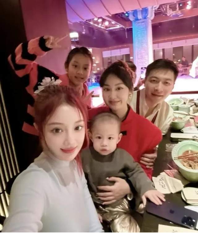 李小璐妈妈 李小璐妈妈张伟欣身高体重几何 李小璐妈妈 李小璐妈妈张伟欣身高体重几何